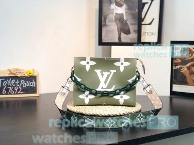 Grade Copy L---V Special Style Green Leather Women‘s Handbag